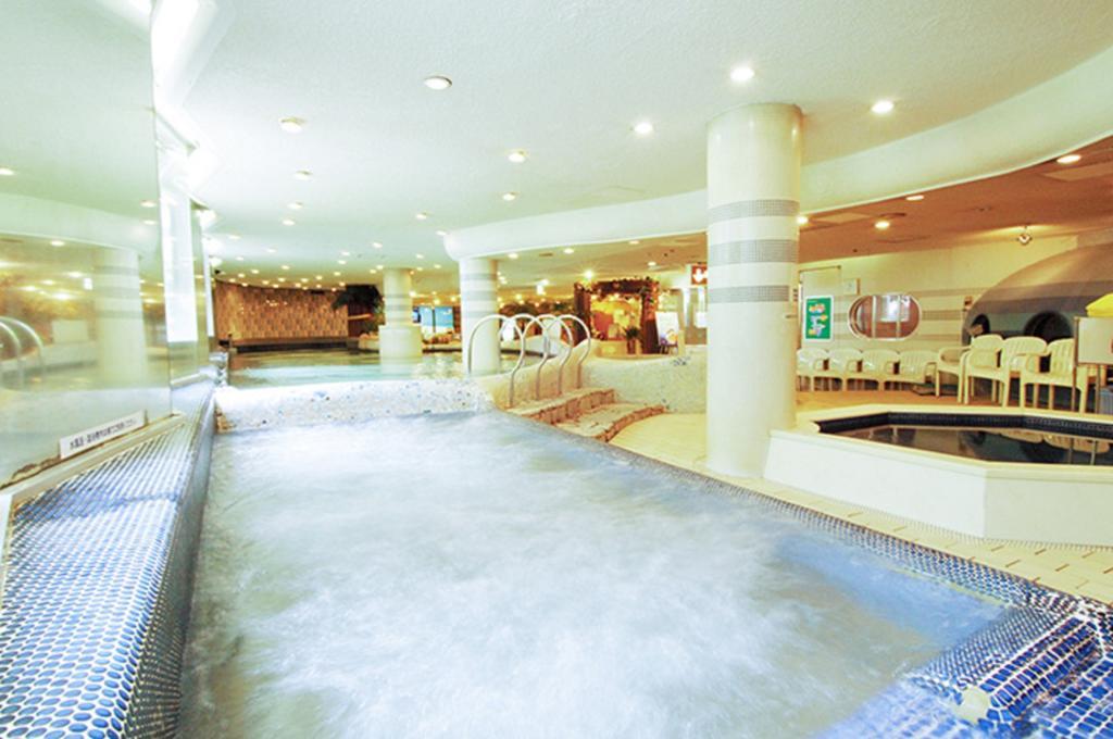 New Japan Capsule Hotel Cabana Ōsaka Exterior foto